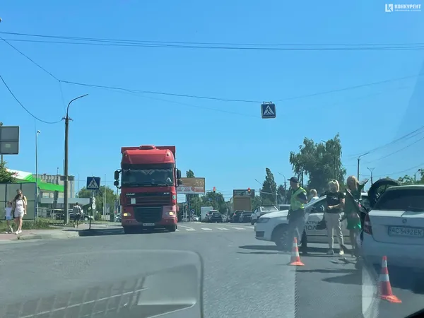 У Луцьку не розминулися мотоцикл і «шкода» – постраждав водій двоколісного (фото)