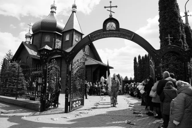 Лучани провели в останню дорогу загиблого Героя Андрія Черевка (фото)