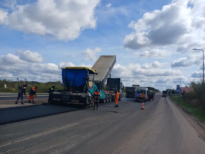 Латали найбільш покоцані дороги: на Волині за тиждень оновили 63 тис. м²