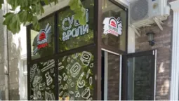 Готовий бізнес: у центрі Луцька продають доставку суші (фото)