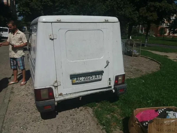 Автівки на газонах: у Луцьку ловили порушників (фото)
