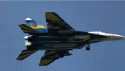 До Луцька прилетів унікальний винищувач (відео)