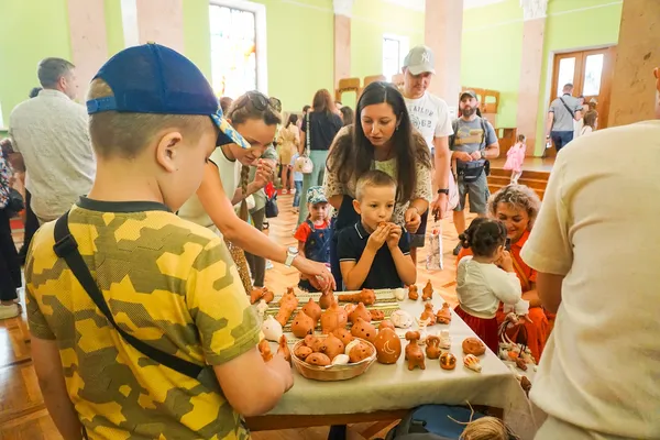 Новий інтер’єр та новий логотип: волинський театр ляльок відкрив сезон (фото)
