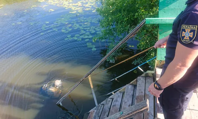 На Волині з дна річки підняли тіло 38-річного чоловіка (фото)