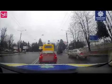 У Луцьку з вантажівки на ходу вилився бетон на дорогу (відео)