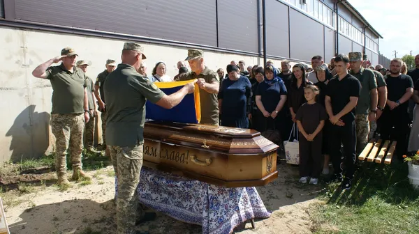 Майже два роки вважали зниклим: на Волині поховали захисника Андрія Білана (фото)