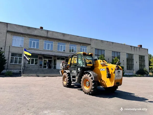 Два ліцеї Нововолинська отримали сонячні електростанції (фото)