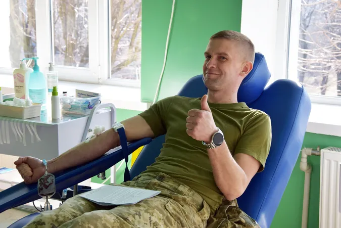 Хтось – десятки разів, а хтось – уперше: волинські прикордонники стали донорами крові (фото)