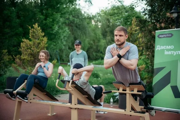 «Місто, рухайся!»: пів сотні лучан зібралися на перше тренування просто неба (фото)