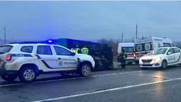 На Львівщині перекинувся рейсовий автобус – 16 травмованих (фото)