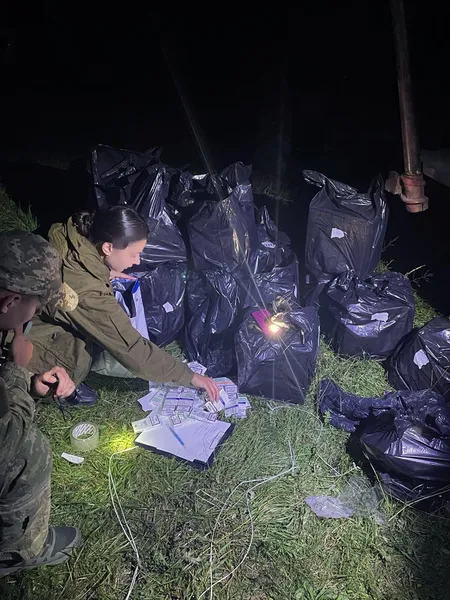 На Волині трактор тягнув підводу з сигаретами до Польщі (фото)