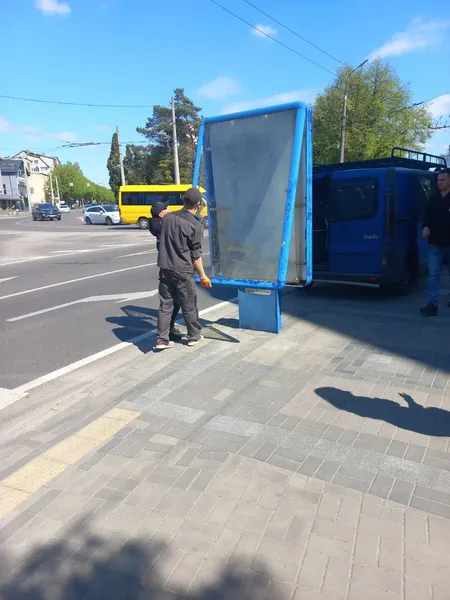 Куди зникла реклама аптек та магазинів на проспекті Волі у Луцьку