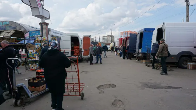 У Луцьку просять облаштувати місця для торгівлі сільгосппродукцією в районі вокзалу