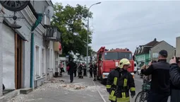 У Володимирі-Волинському обвалилася двоповерхова будівля в центрі міста (фото, відео)