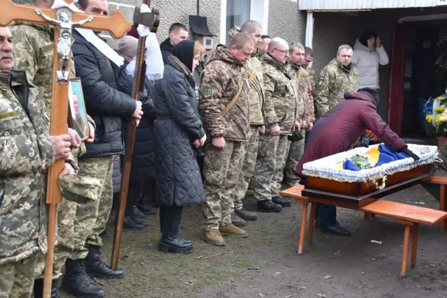 Отримав смертельну рану у Бахмуті: на Волині попрощалися зі ще одним воїном (фото)