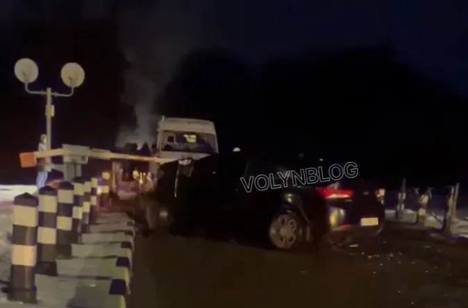 Утворився великий затор: на залізничному переїзді у Луцькому районі – серйозна ДТП (відео, оновлено)