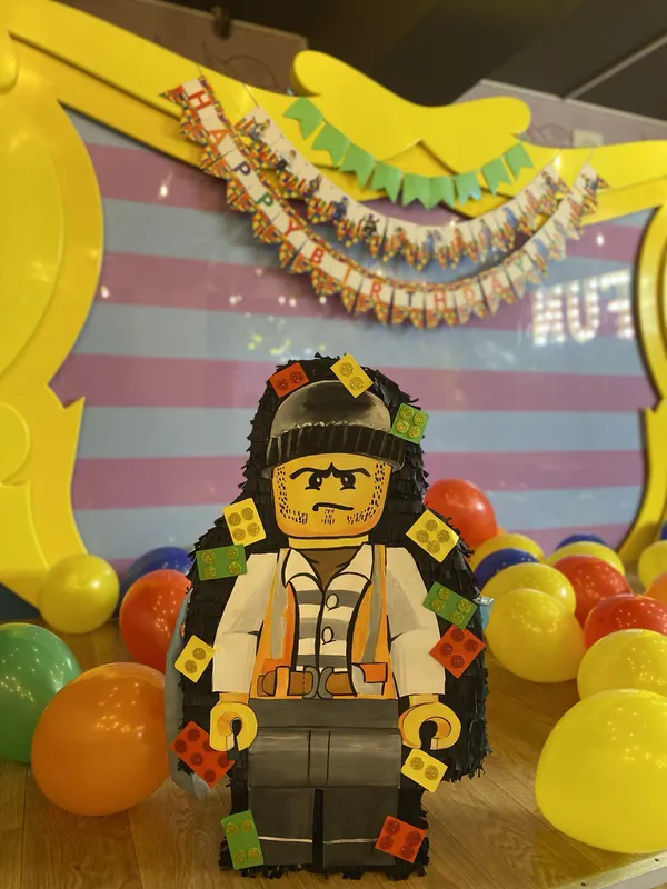 Губка Боб, єдинороги, LEGO: у «Промені» можна замовити піньяту*