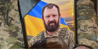 «Віддавав військовим власне взуття»: у Луцьку попрощалися з волонтером та воїном Володимиром Тарановичем (фото)