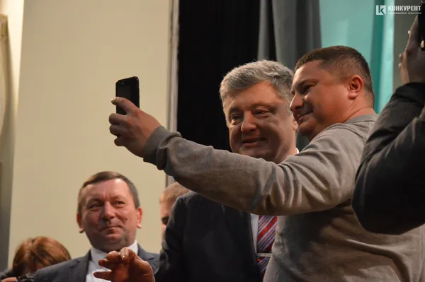 Як Порошенко перед волинянами «відпрацював» (фоторепортаж)