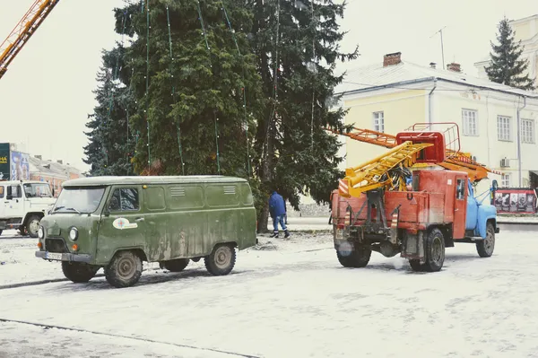 Ялинки оточили з усіх сторін спецтранспортом