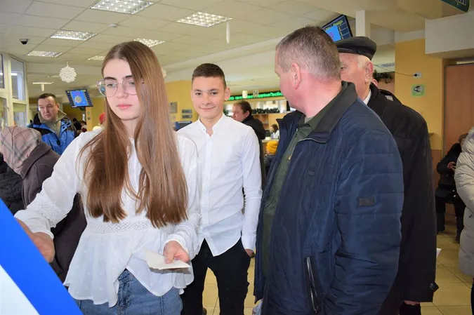 У луцькому ЦНАПі десятикласники стали адміністраторами (фото)