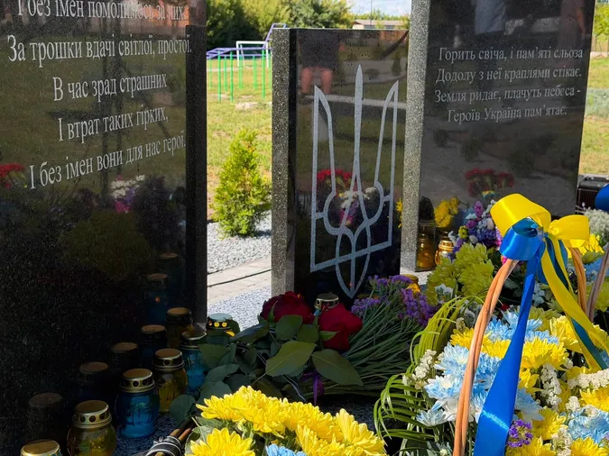 У школі на Волині відкрили памʼятний знак на честь загиблих Героїв-випускників (фото)