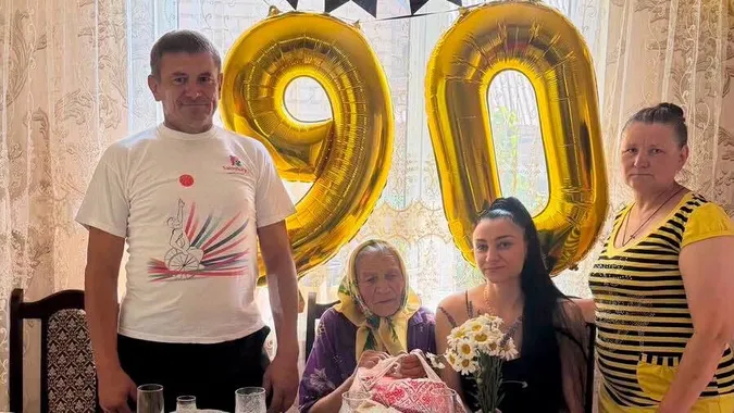 Мати військового та бабуся захисника: на Волині привітали 90-річну ювілярку (фото)