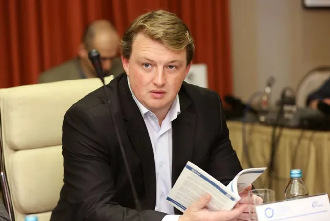 Дешевше не буде: експерт розповів, чому зріс долар та якою ситуація буде далі (відео)