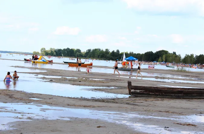 Світязь міліє: всі чекають, коли озеро перетвориться на калюжу? (фото)