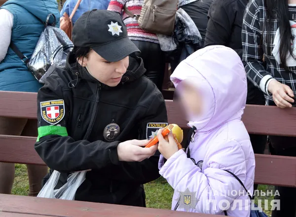 У Луцьку патрульні провели екскурсію для вимушених переселенців (фото)