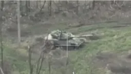 Залужний показав ефектні кадри знищення Т-80 (відео)