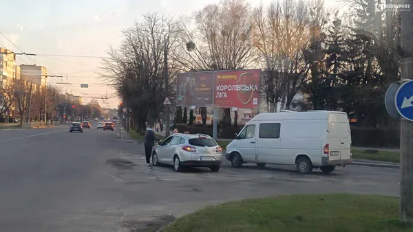 У Луцьку на перехресті проспектів Молоді - Відродження трапилась ДТП