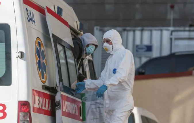 Спалах COVID-19 на волинському підприємстві: зафіксували 35 хворих