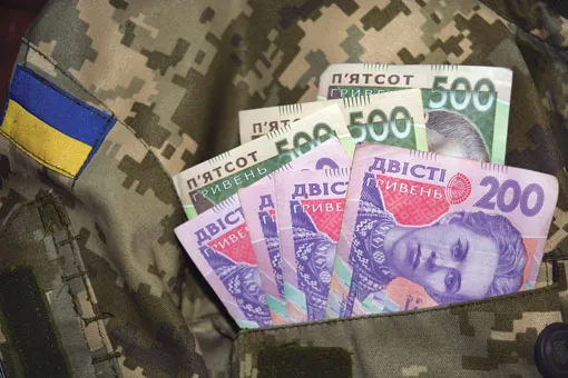 З наступного року зарплата військових зросте на 30%