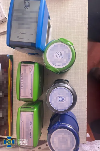 У Києві ліквідували типографію, яка виготовляла фальшиві документи для ухилянтів (фото)