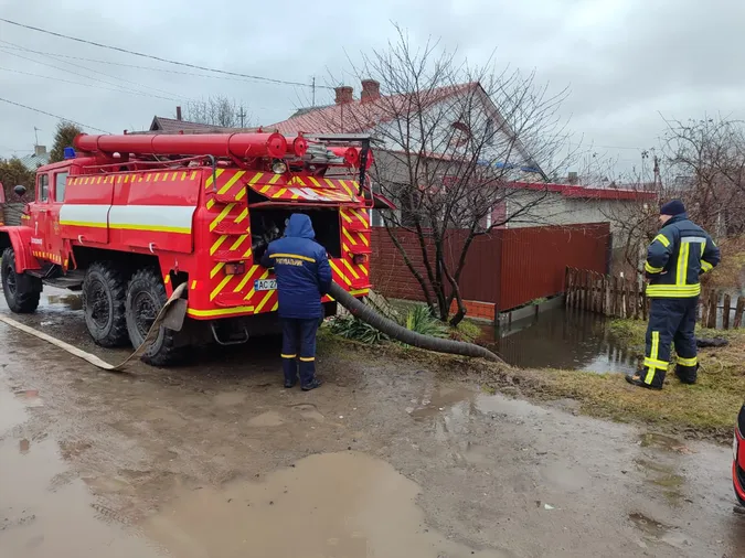 Аномальний січень: городи волинян перетворилися на ставки (фото)