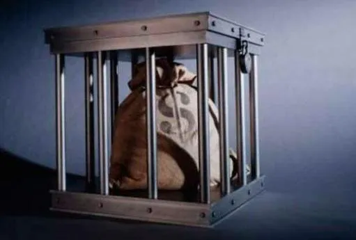 Нацбанк збирається заарештовувати рахунки українців