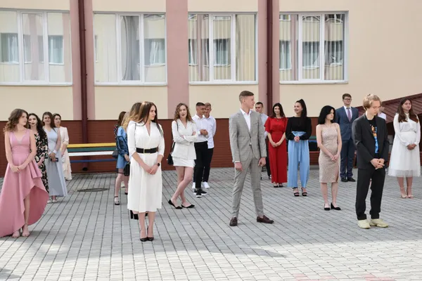 Випускникам луцьких шкіл вручили золоті та срібні медалі (фото)
