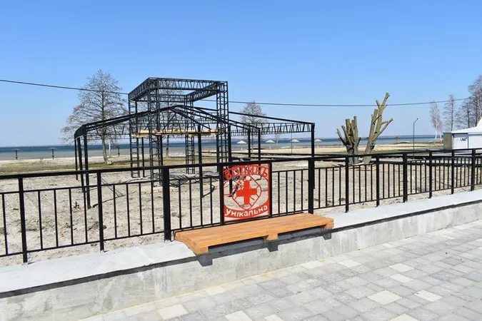 Парасольки, парковка, велосипедна доріжка: як змінився курортний Світязь (фото)