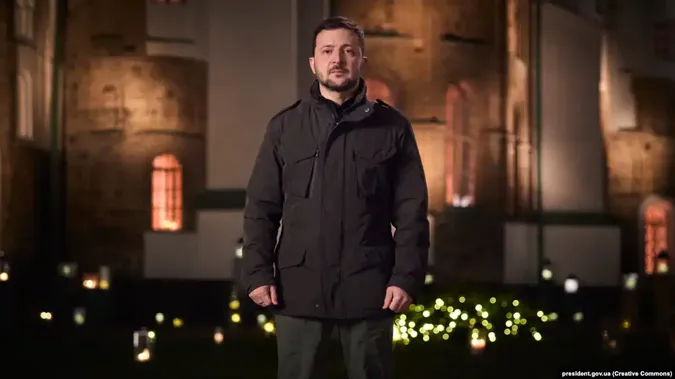 Володимир Зеленський привітав українців з Різдвом: що сказав президент (відео)