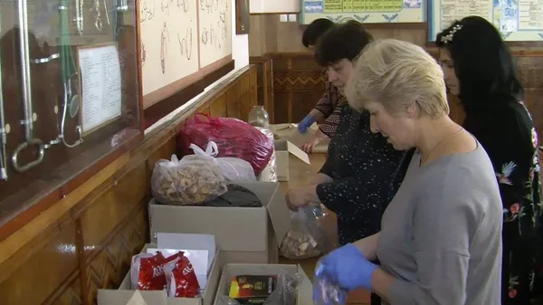 Продукти та випічка: у коледжі на Волині допомагають військовим (фото, відео)
