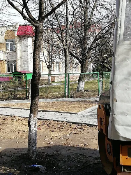 У Луцьку почали ремонтувати двори (фото)