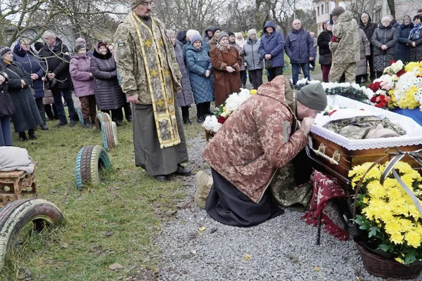 У Володимирі провели в останню дорогу полеглого воїна Олександра Кіндру (фото)