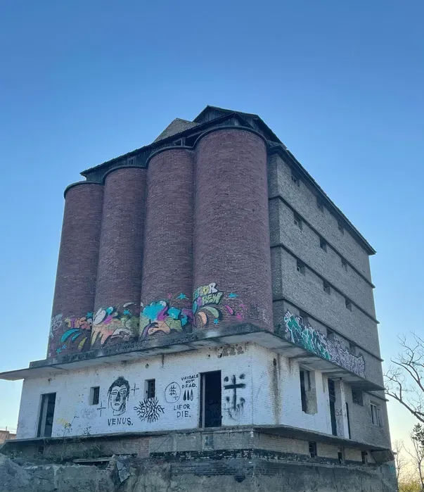 У Луцьку продають готель-елеватор з видом на Стир (фото)