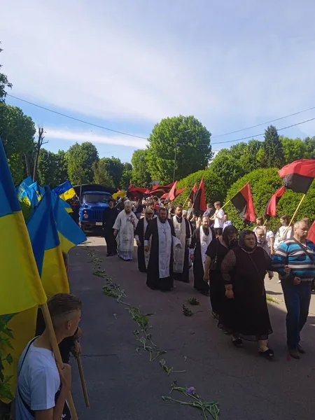 Від отриманих травм помер у лікарні: на Волині попрощались з Героєм Богданом Карвацьким (фото)