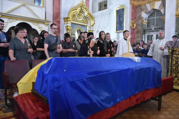Рік вважався безвісти зниклим: у Луцьку попрощалися із військовим Анатолієм Шепелем
