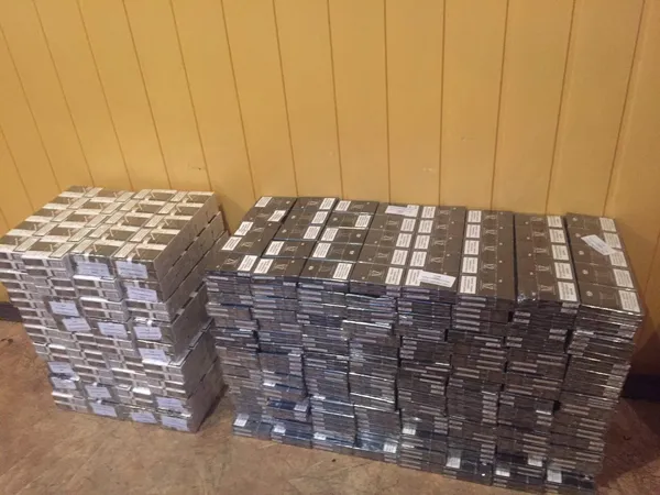 На Волині знайшли 16 ящиків контрабандних сигарет (фото)