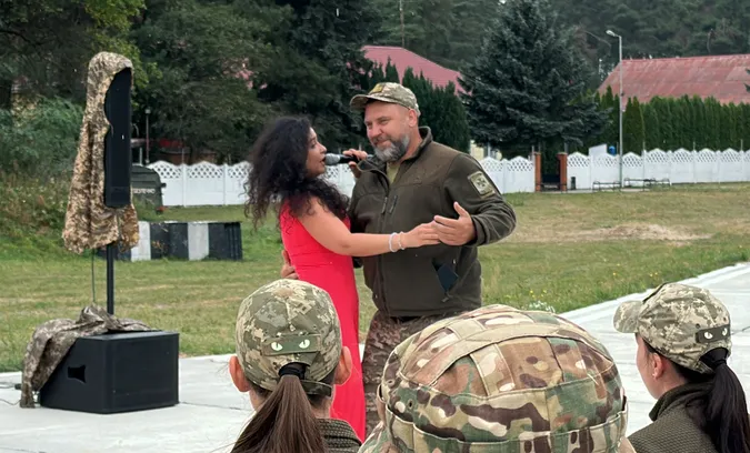 Відомі співачки «перезавантажили» волинських прикордонників (фото)