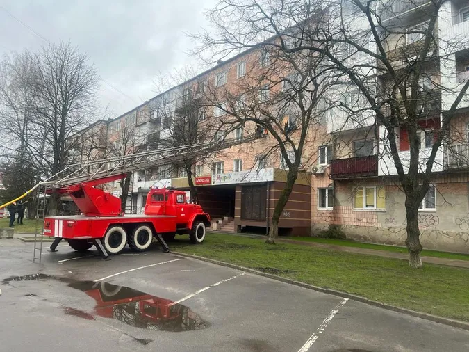 У Ковелі через необережність господаря зайнялася квартира в багатоповерхівці (фото)