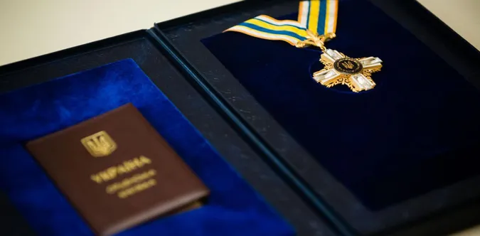 Порошенко роздав волинянам почесні звання і орден